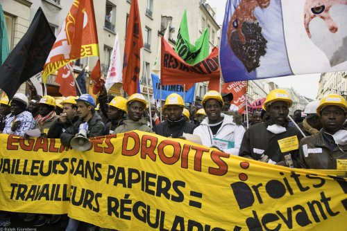 manif_sans_papiers_droits_devant-2.jpg