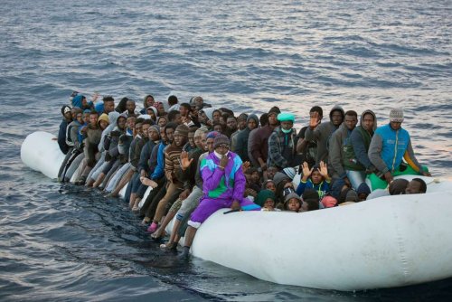 migrants_sur_canot_de_sauvetage.jpg
