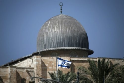 mosque_e_avec_drapeau_israe_lien.jpg