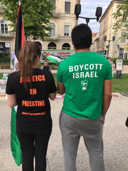 nimes_les_2_t.shirts.jpg