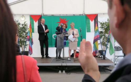 passeport_palestinien_a_la_maire_pcf_de_valenton.jpg