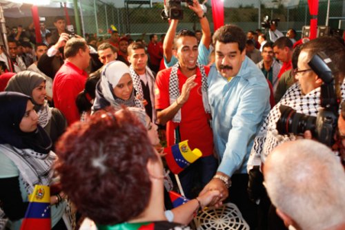 pre_sident_bolivarien_et_e_tudiants_palestiniens.jpg