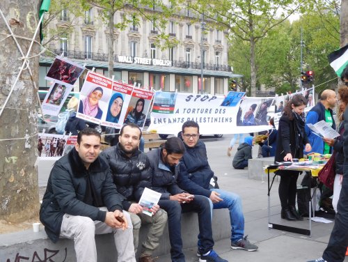 repu_avec_ex_prisonniers_palestiniens.jpg