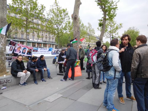 repu_avec_monde_devant_table.jpg