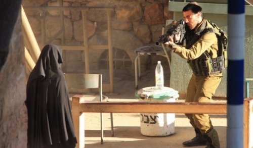 soldat_vise_femme_palestine_occupe_e.jpg