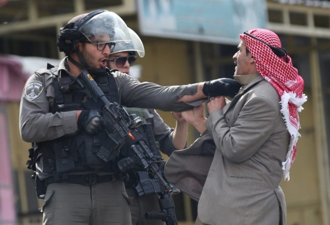 soldats_contre_palestinien_a_he_bron-2.jpg