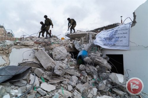 soldats_de_molissant_maisons_a_ramallah.jpg