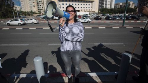 tair_kaminer_megaphone.jpg