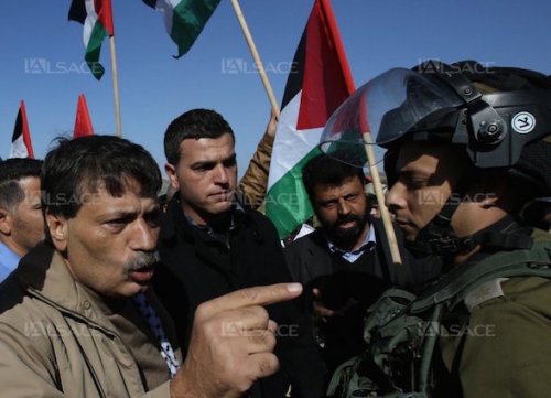 ziad-abou-zein_photo_afp_en_face_de_soldat.jpg