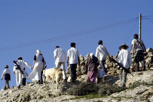 yanoun-settlers-jan11-2003-01.jpg