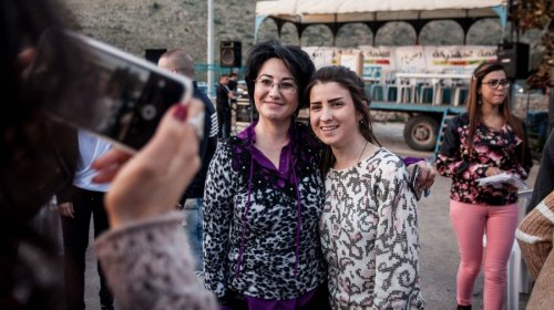 zoabi_avec_jeunes_palestiniens.jpg